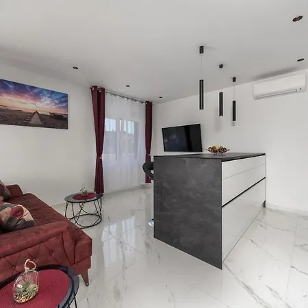 Royal House 2 Holiday home Pasman