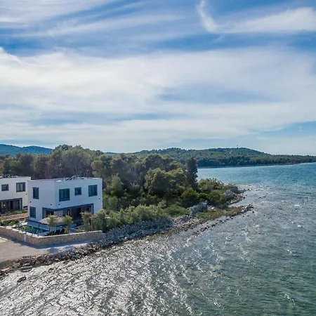 Royal House 2 * Pašman