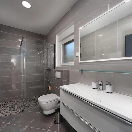 Royal House 2 Pašman