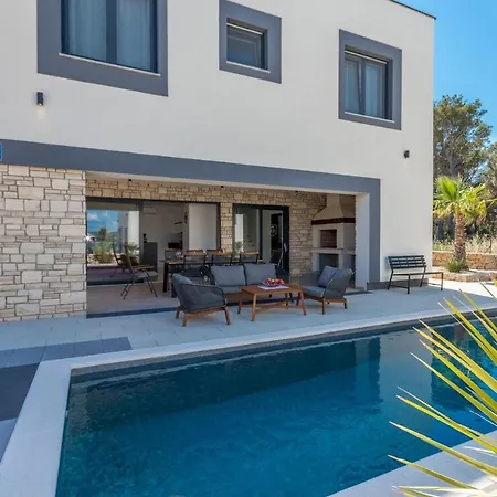 Royal House 2 Pašman