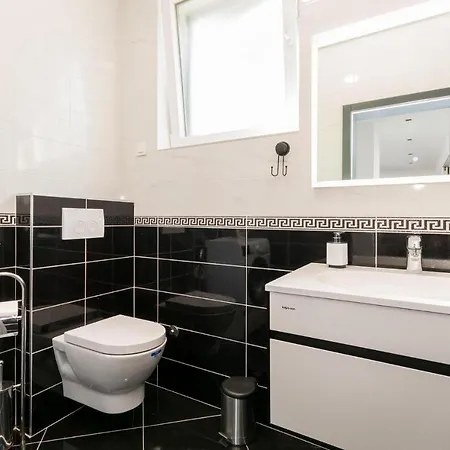 Royal House 2 * Pašman